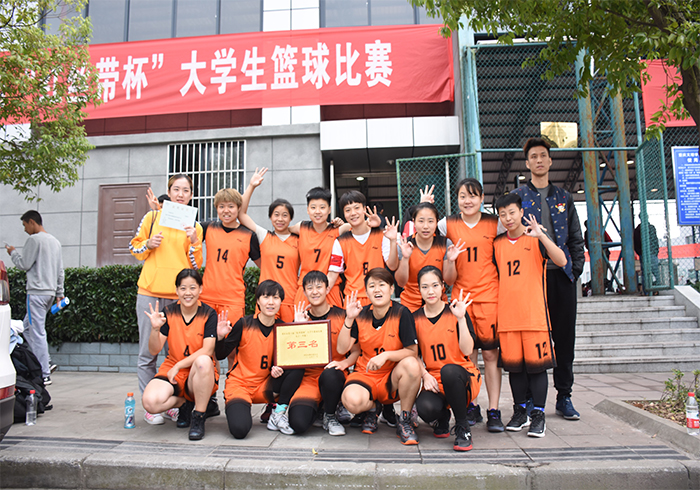 市第六届"红丝带杯"大学生篮球比赛于11月10日在重庆文理学院拉开战幕